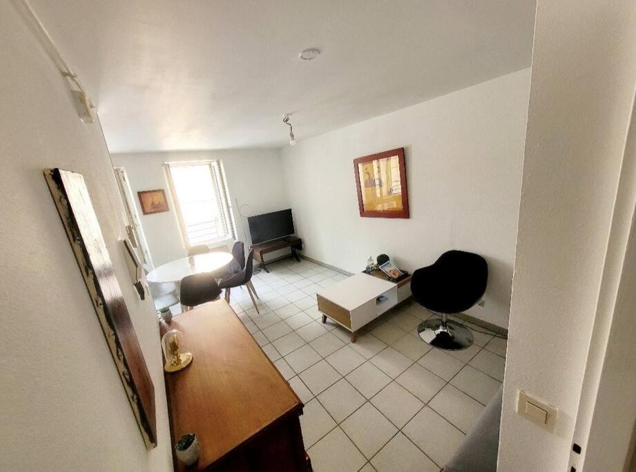 2 Centre Au Calme Apartment *