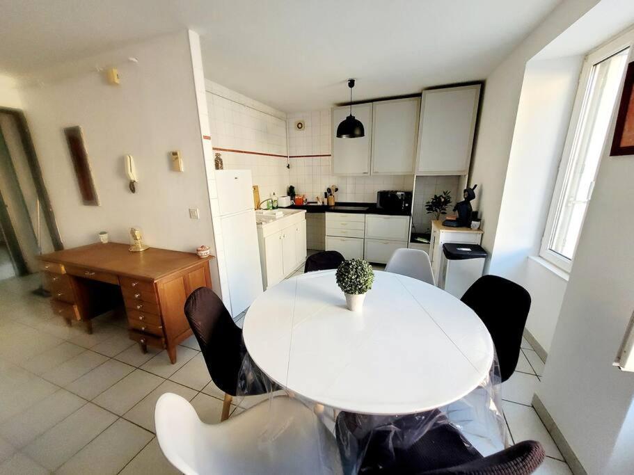 2 Centre Au Calme Apartment